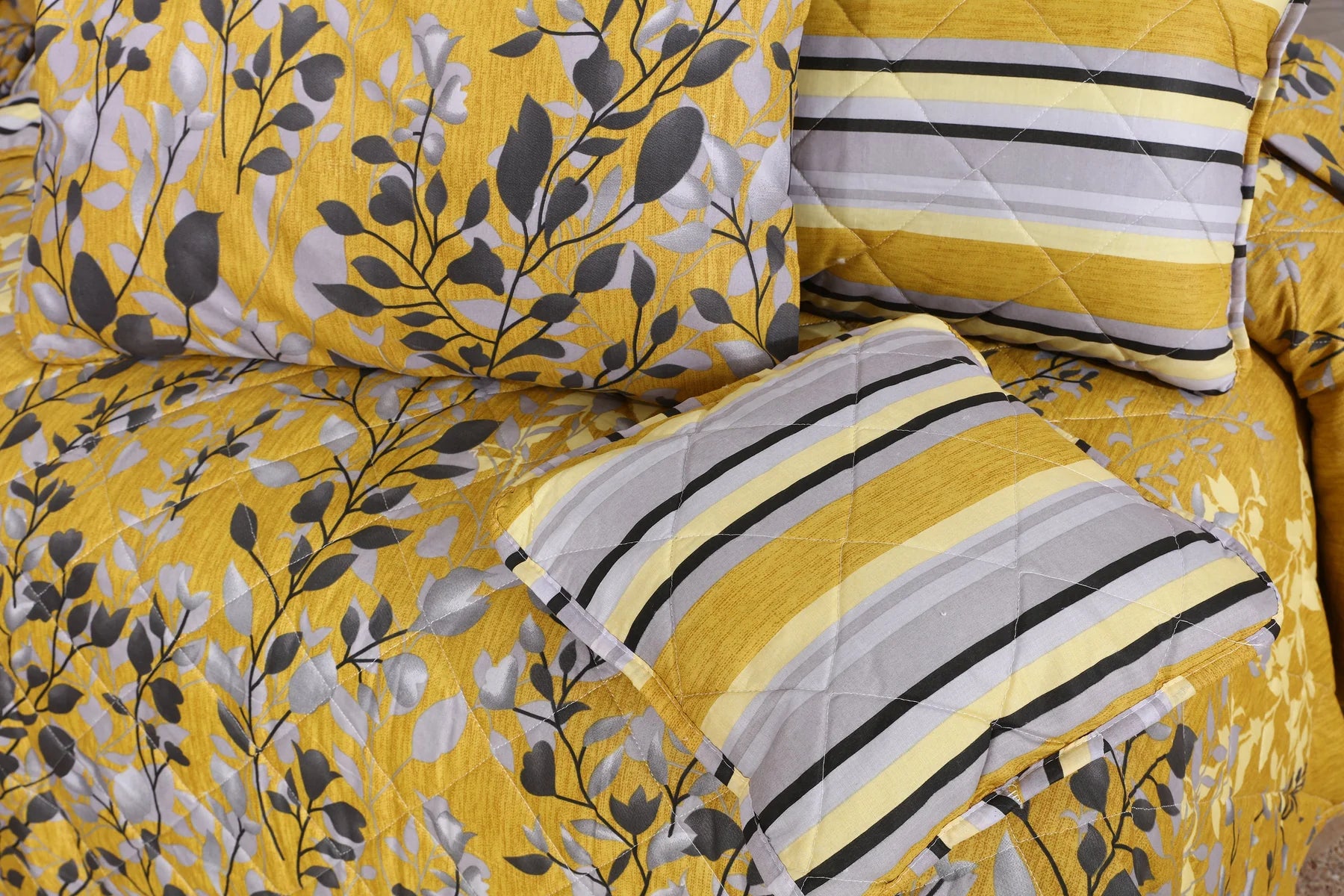 7 Pcs Comforter Set DZ-78 ( light weight filling )
